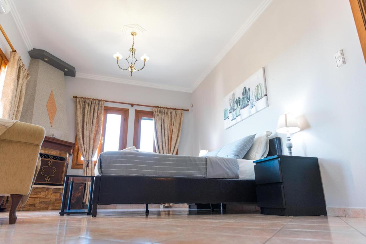 Athena'S Luxury Place Agria Esterno foto